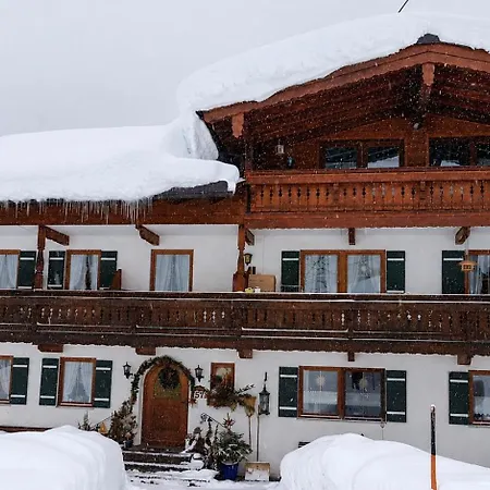 Urlaubshof Kranvogllehen Farma *