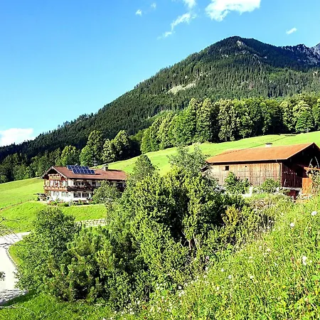 Urlaubshof Kranvogllehen مزرعة للإقامة *